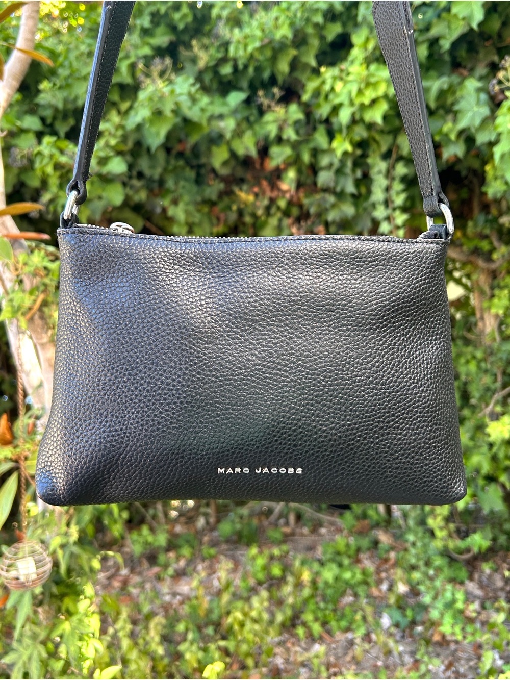 Marc Jacobs Cosmo Pebbled Leather Crossbody / Shoulder Bag Black & White strap